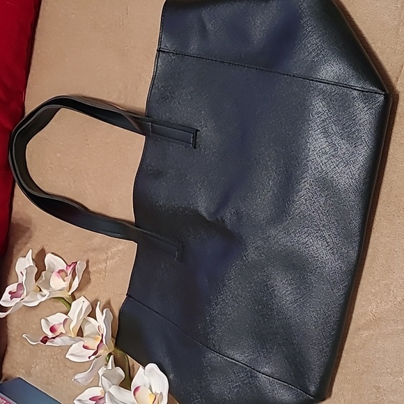 NWOT - Big Tote Bag - Picture 2 of 10